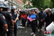 梦见被抓美国多地举行“没有国王”抗议活动