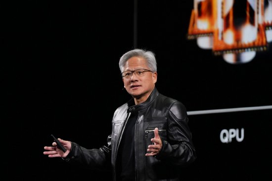 英伟达CEO黄仁勋：预计(✋)欧洲AI算力将在未来两年增长10倍